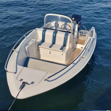 In A Quiet Area Kjopsvik